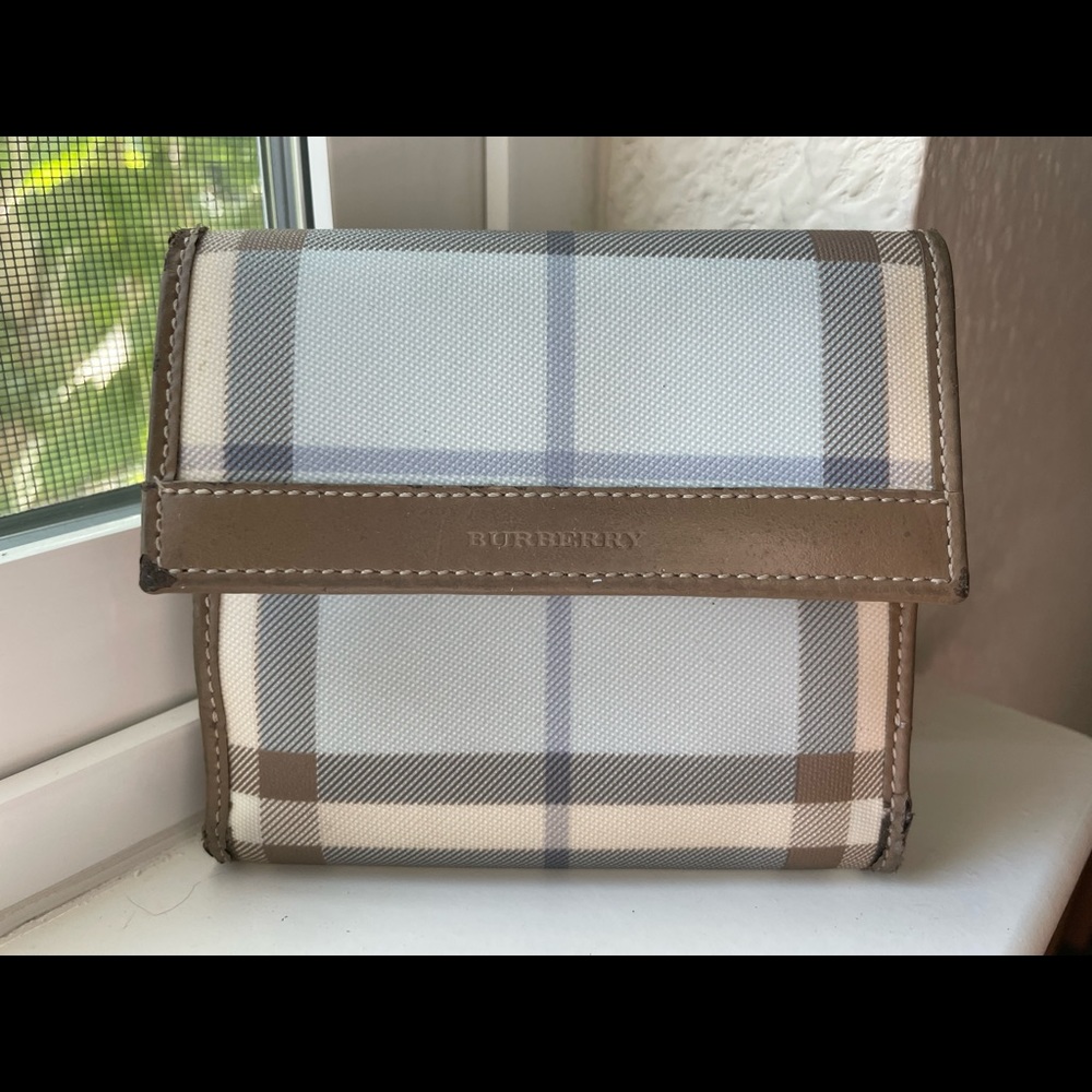 Authentic Burberry Nova Check wallet in light blue - Pre-owned